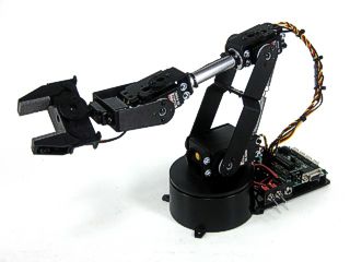 El brazo robot mostrado con rotacion de pinza opcional.