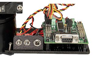 Entrada de alimentacion e interruptores de encendido para los servos y para la electronica.