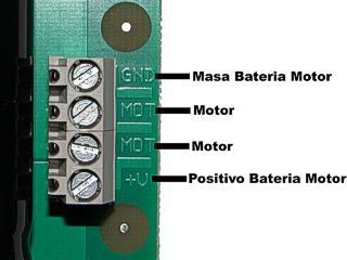 Detalle de las conexiones del motor y la bateria de motor en el controlador MD03